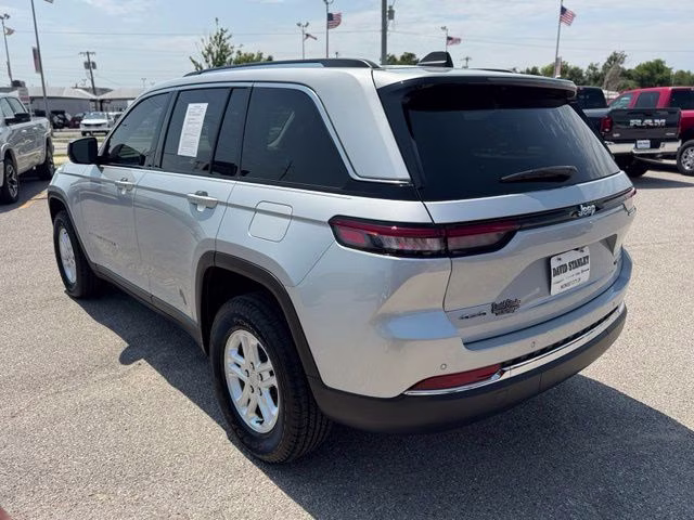 2023 Silver Zynith Jeep Grand Cherokee Laredo 4X4 SUV