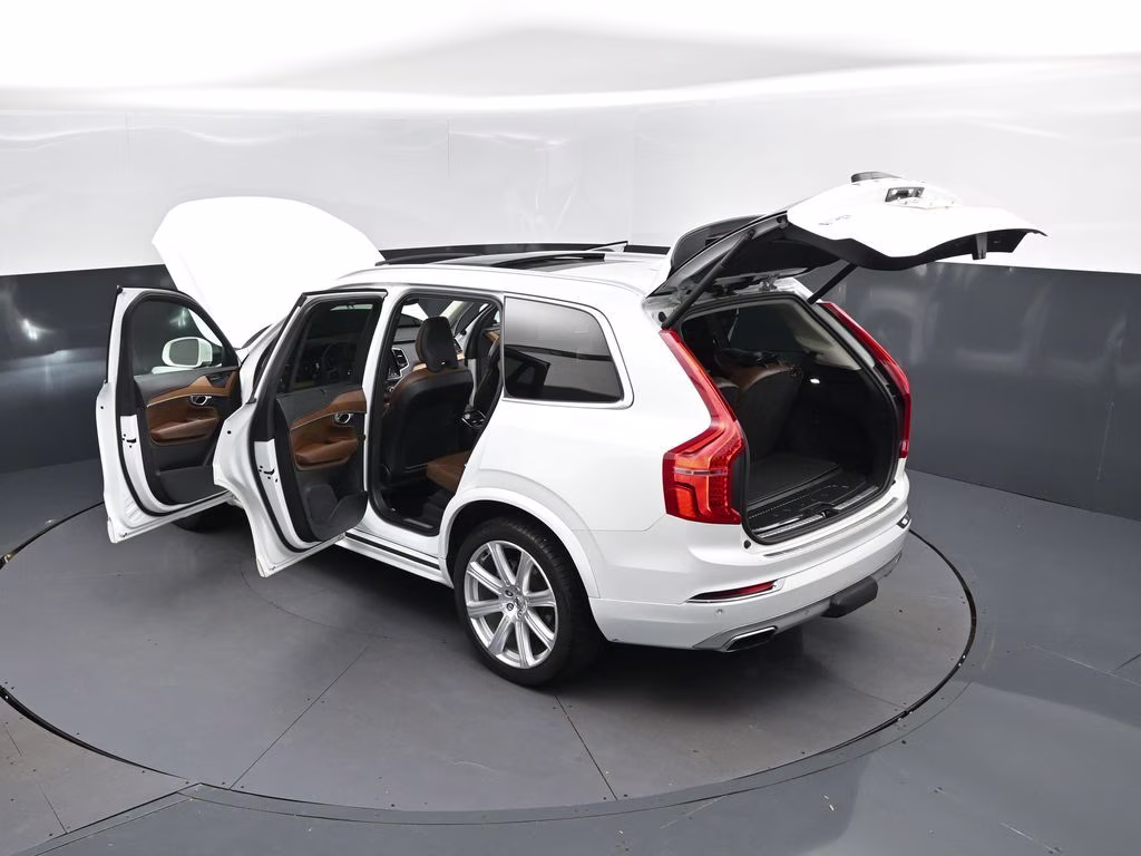 2019 Crystal White Pearl Volvo XC90 T6 Inscription AWD SUV