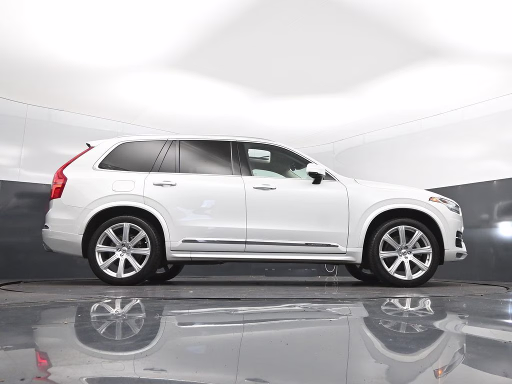 2019 Crystal White Pearl Volvo XC90 T6 Inscription AWD SUV
