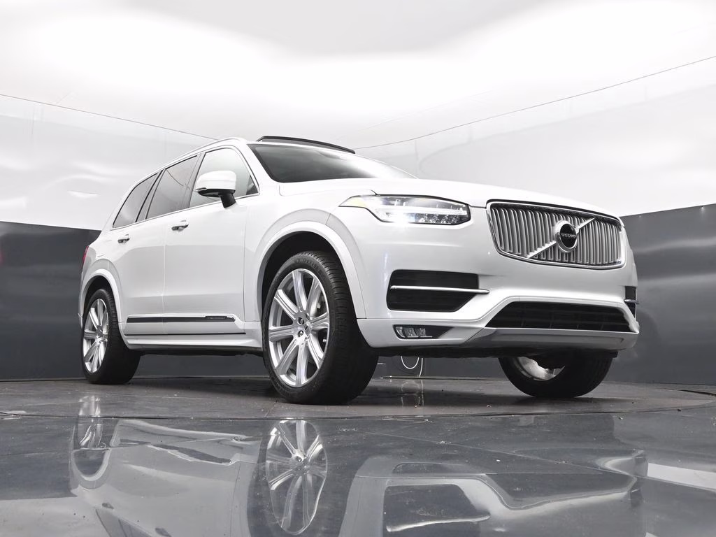 2019 Crystal White Pearl Volvo XC90 T6 Inscription AWD SUV
