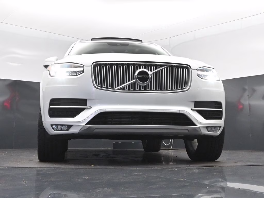 2019 Crystal White Pearl Volvo XC90 T6 Inscription AWD SUV