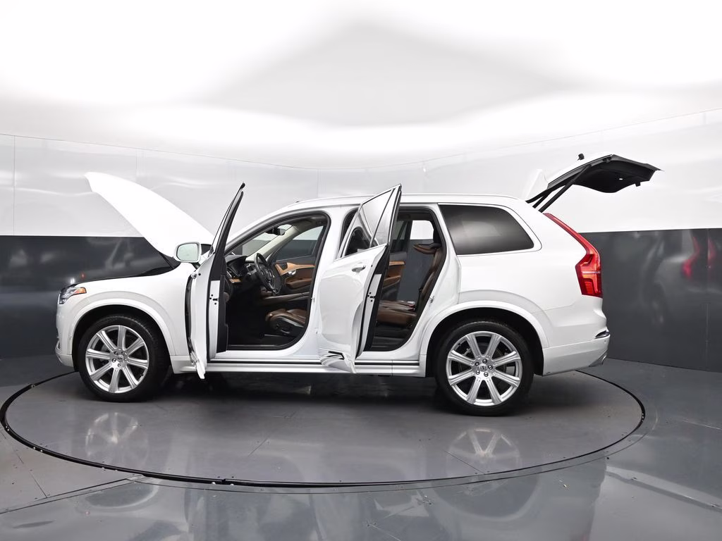 2019 Crystal White Pearl Volvo XC90 T6 Inscription AWD SUV
