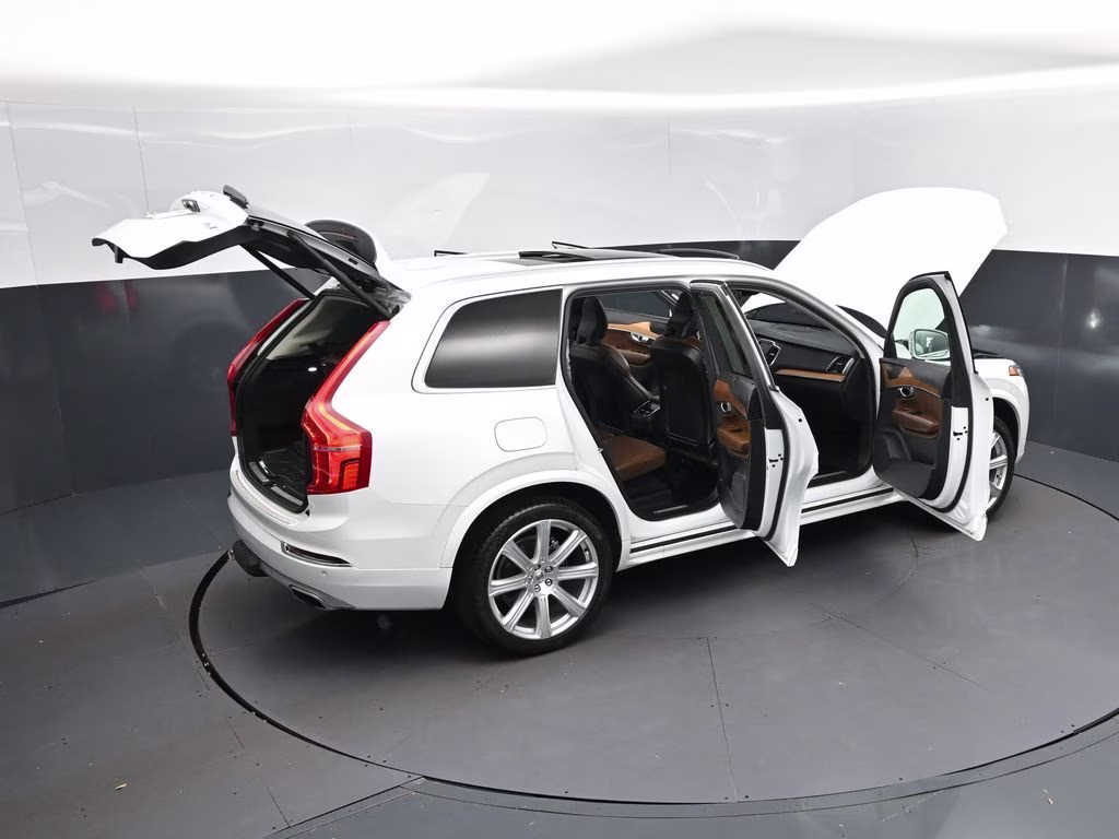 2019 Crystal White Pearl Volvo XC90 T6 Inscription AWD SUV