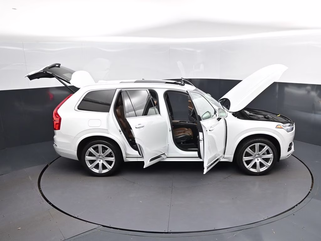 2019 Crystal White Pearl Volvo XC90 T6 Inscription AWD SUV