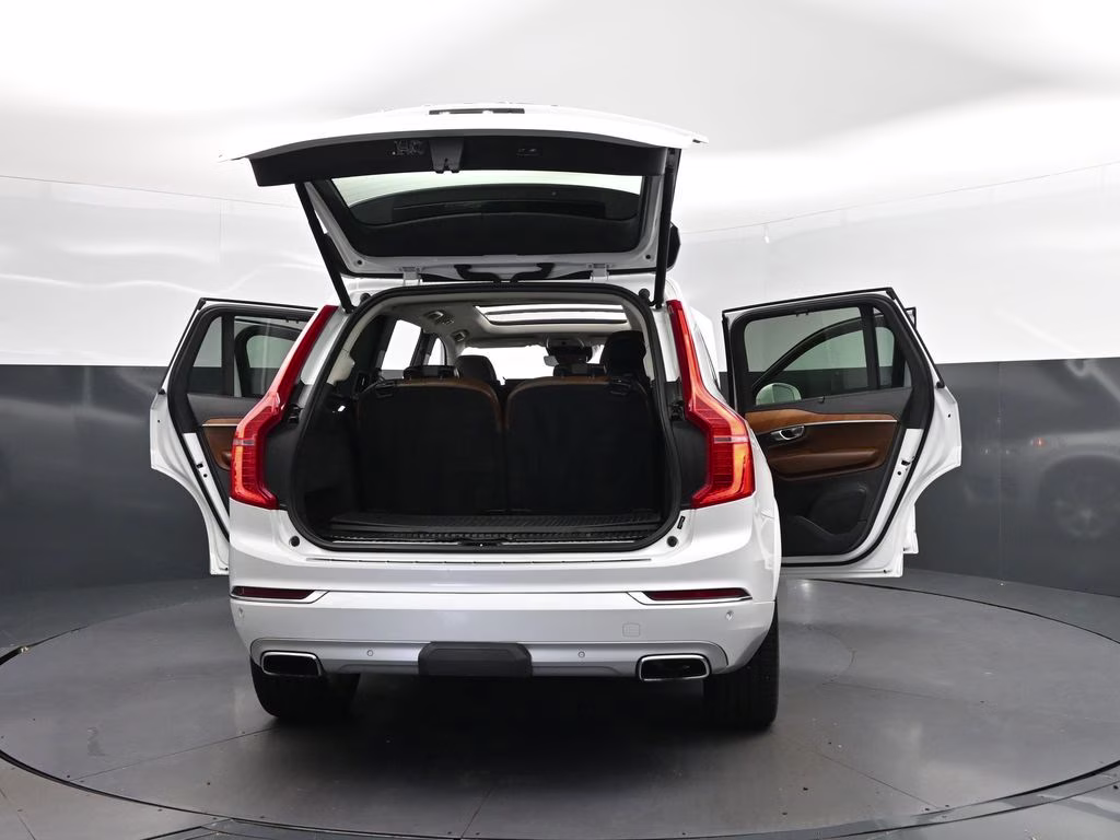 2019 Crystal White Pearl Volvo XC90 T6 Inscription AWD SUV