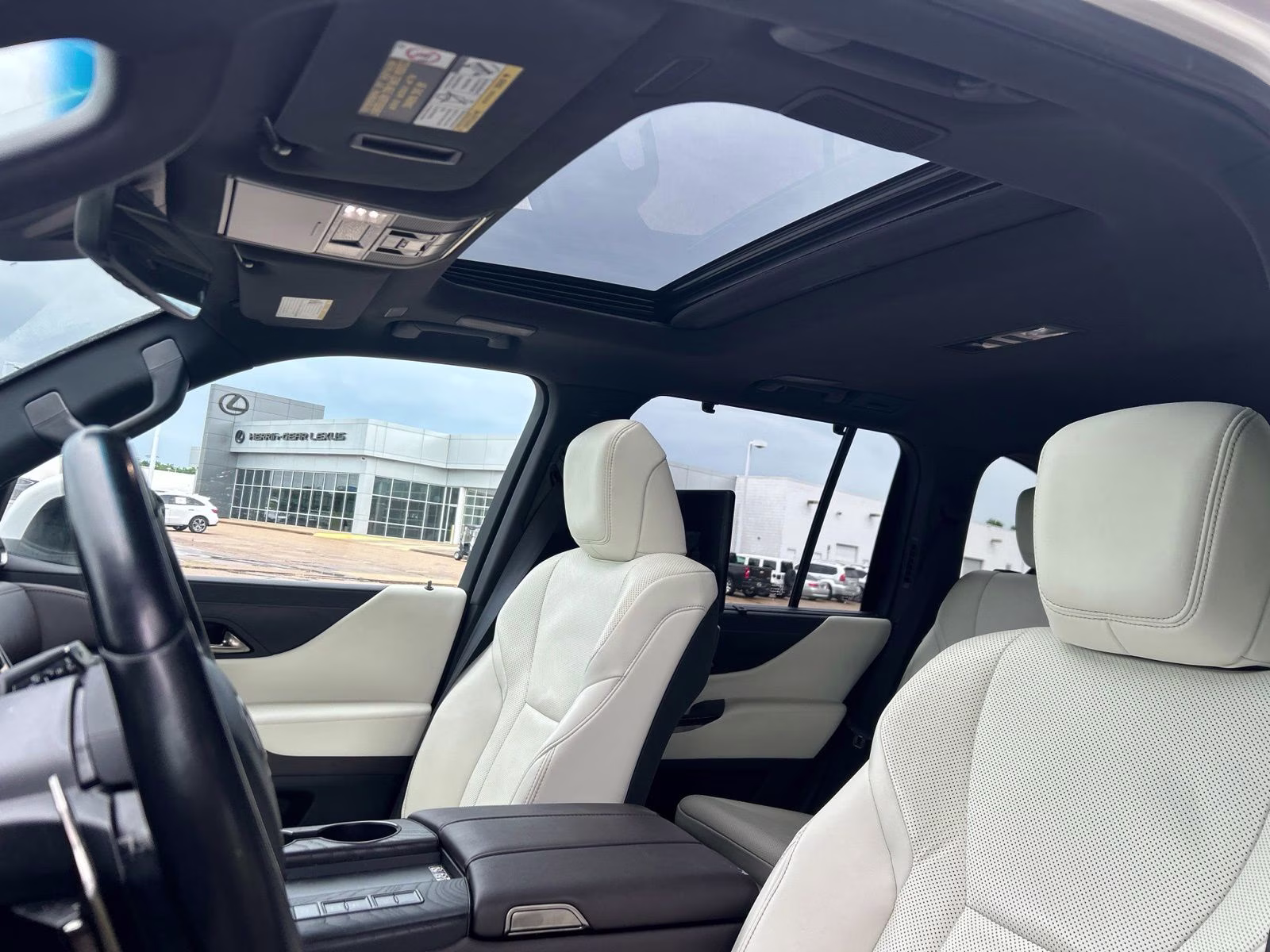 2022 White Pearl Lexus LX 600 Luxury 4X4 SUV