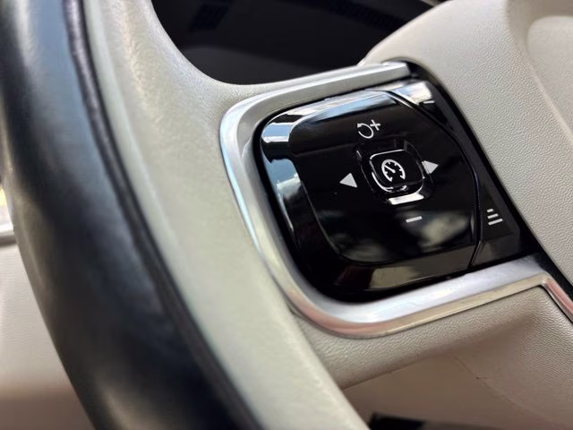 2019 Onyx Black Metallic Volvo XC60 T6 Inscription AWD SUV