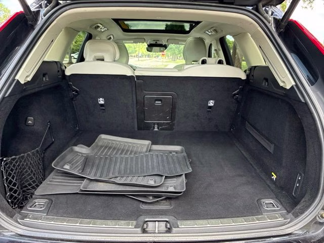 2019 Onyx Black Metallic Volvo XC60 T6 Inscription AWD SUV