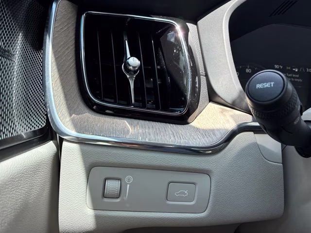 2019 Onyx Black Metallic Volvo XC60 T6 Inscription AWD SUV