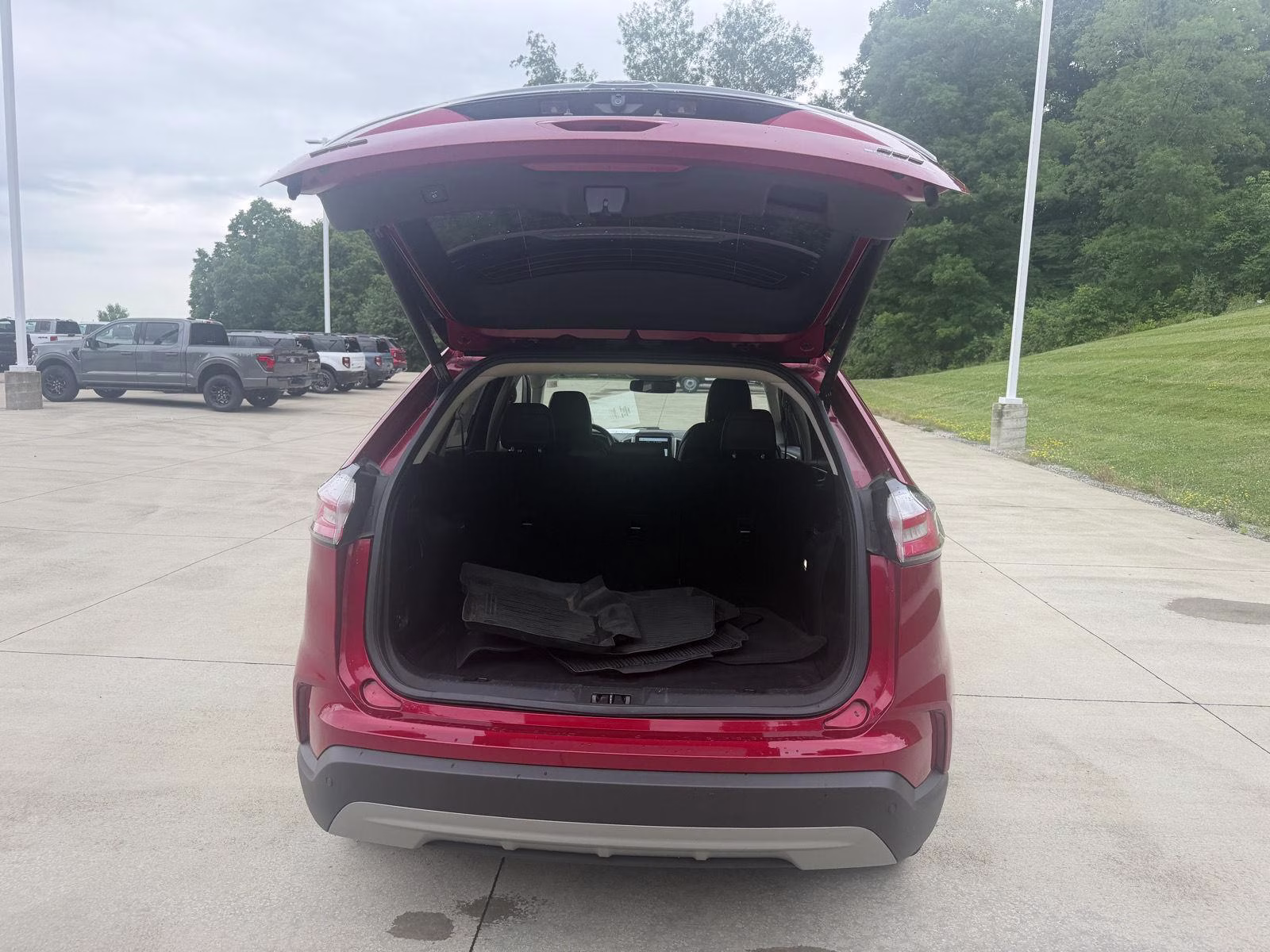 2022 Rapid Red Metallic Tinted Clearcoat Ford Edge SEL AWD Crossover