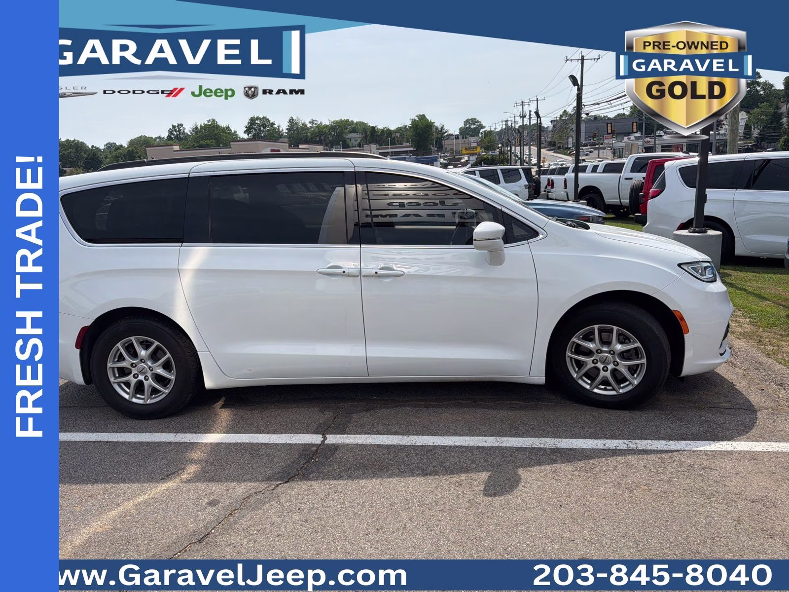 2022 Bright White Clearcoat Chrysler Pacifica Touring L FWD Van