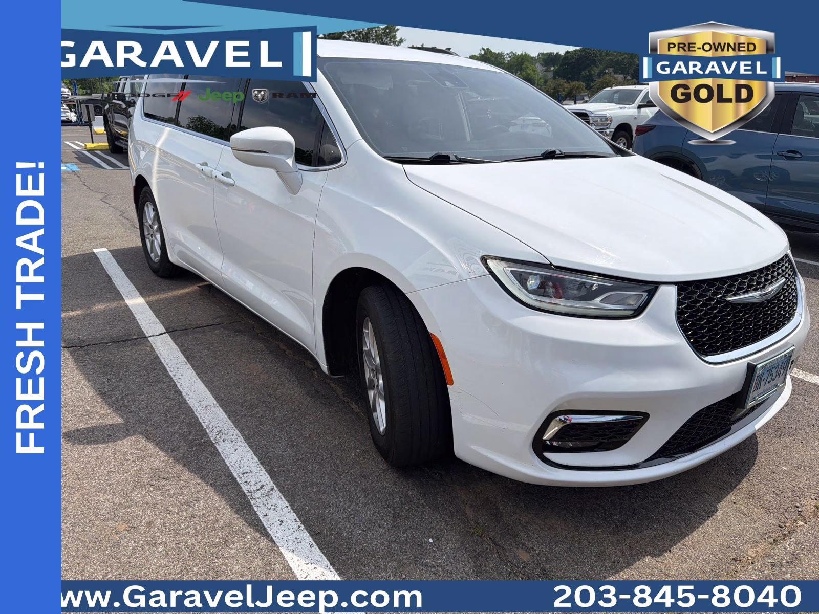 2022 Bright White Clearcoat Chrysler Pacifica Touring L FWD Van