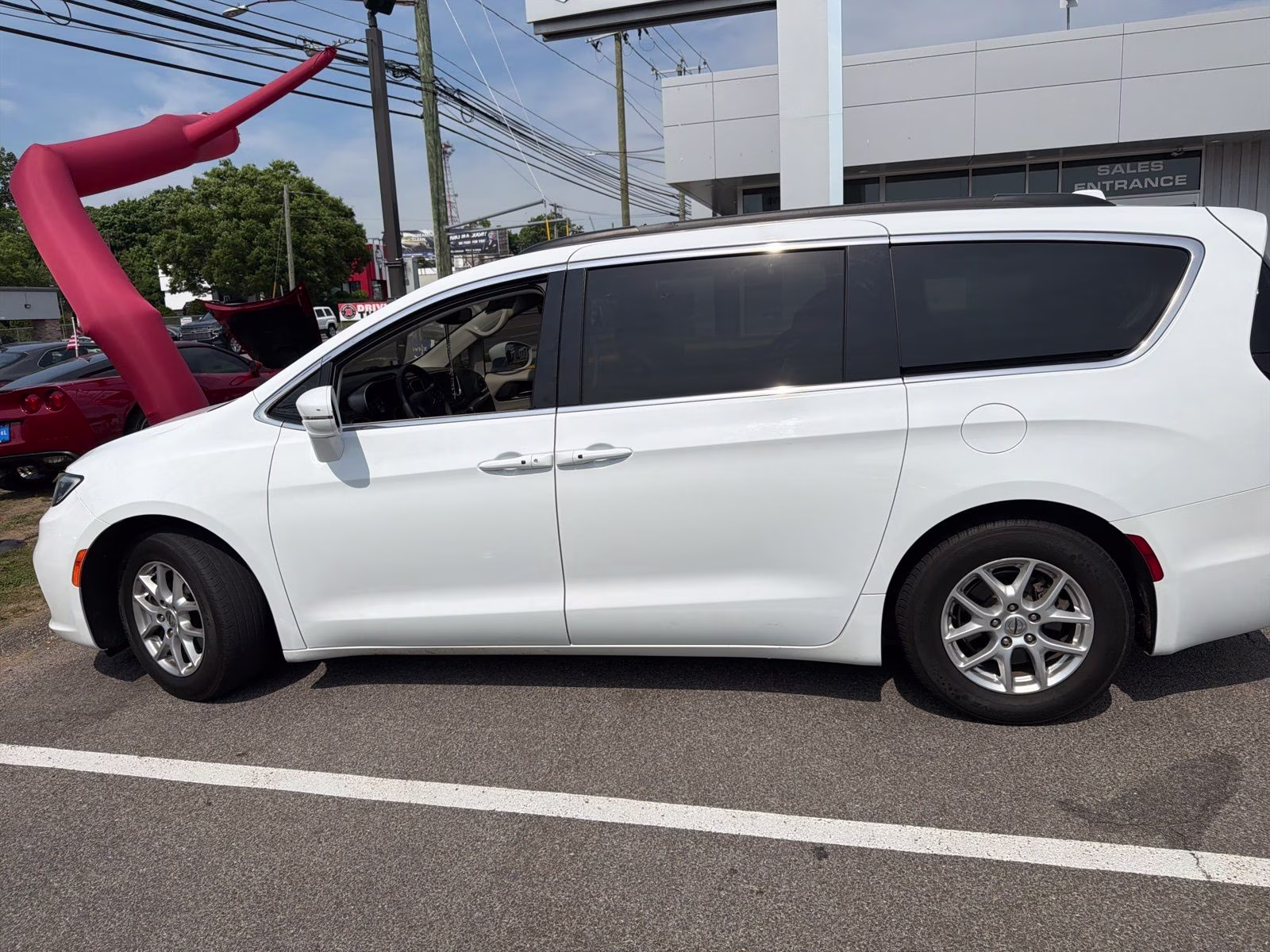 2022 Bright White Clearcoat Chrysler Pacifica Touring L FWD Van