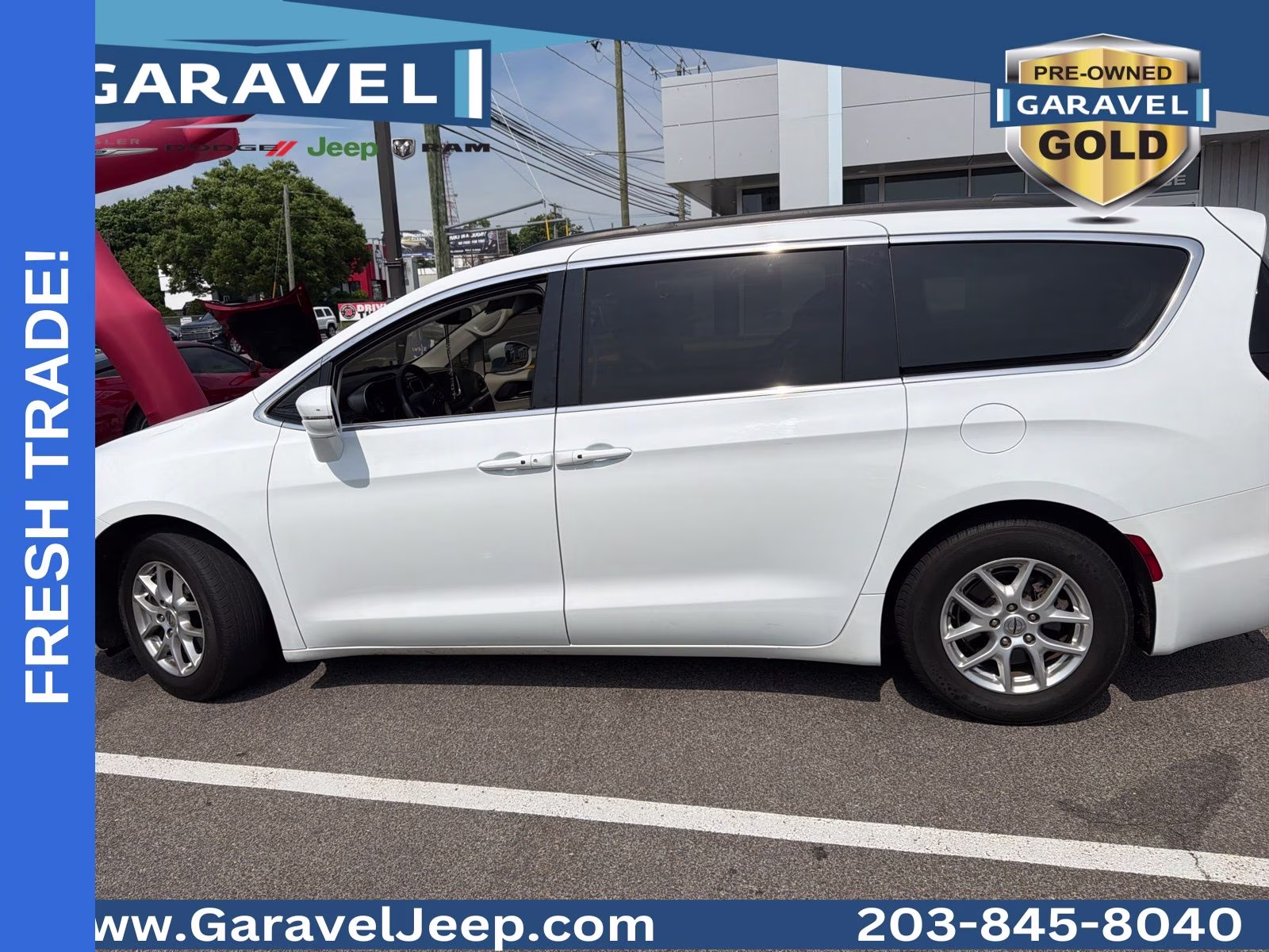 2022 Bright White Clearcoat Chrysler Pacifica Touring L FWD Van