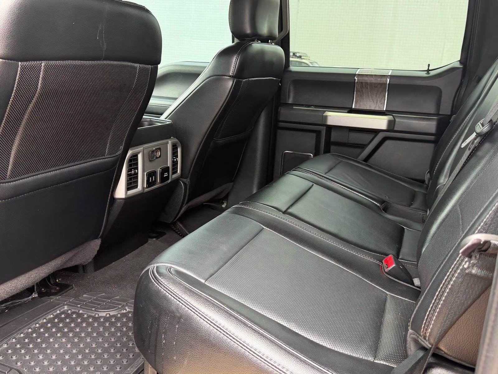 2019 Black Metallic Ford Super Duty F-250 SRW Lariat 4X4 Truck