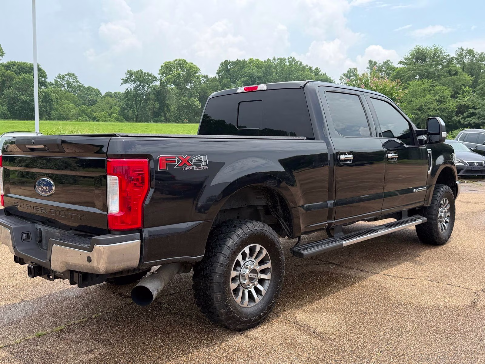 2019 Black Metallic Ford Super Duty F-250 SRW Lariat 4X4 Truck