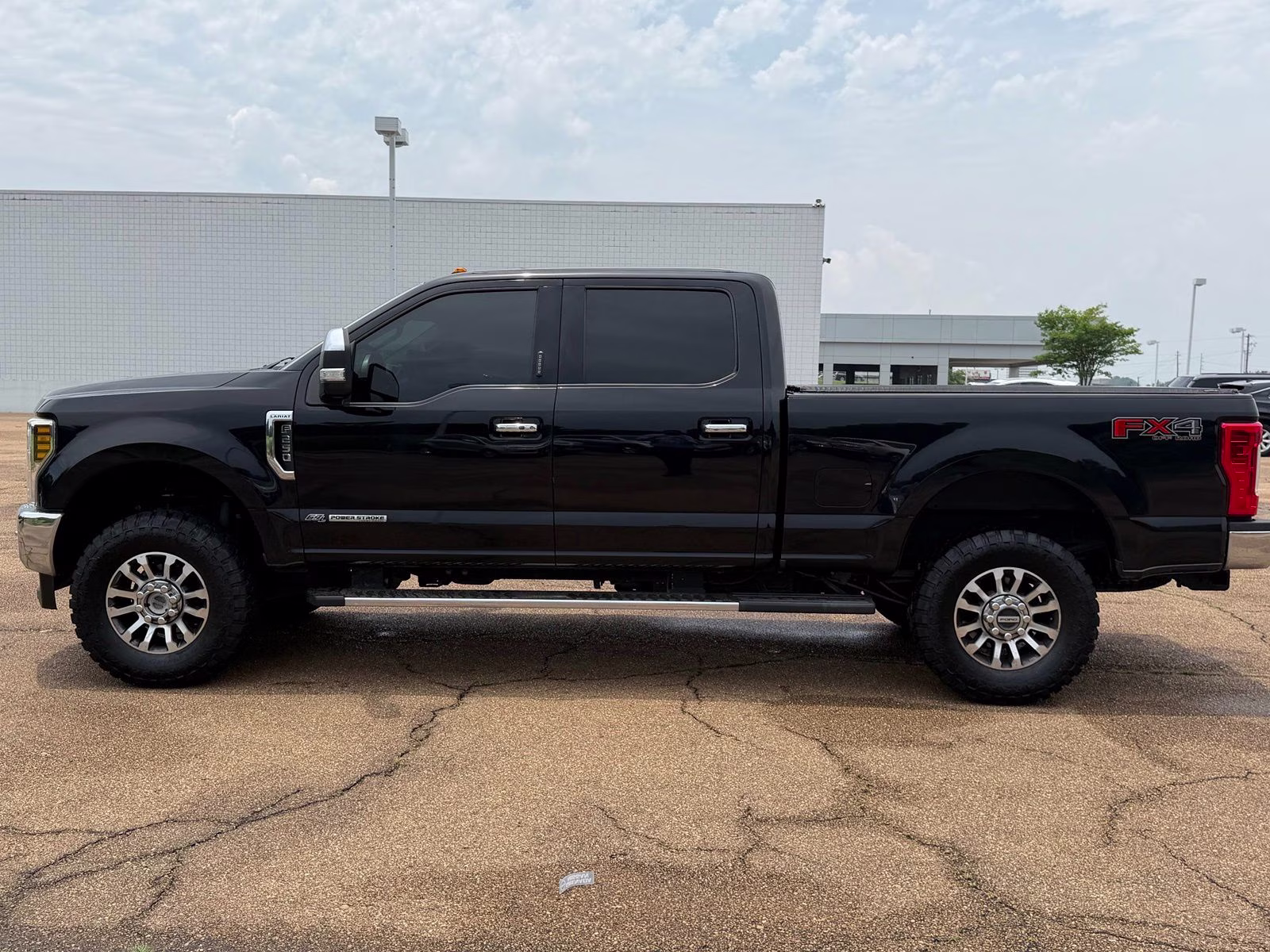 2019 Black Metallic Ford Super Duty F-250 SRW Lariat 4X4 Truck