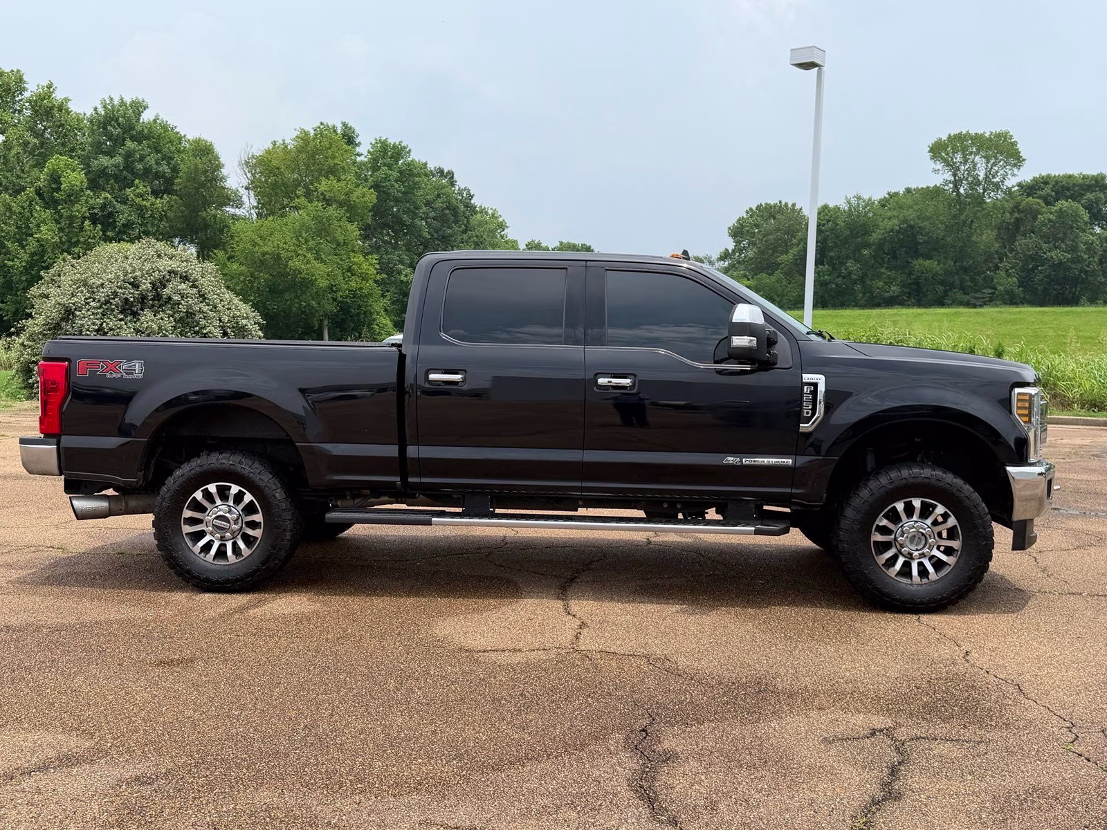2019 Black Metallic Ford Super Duty F-250 SRW Lariat 4X4 Truck