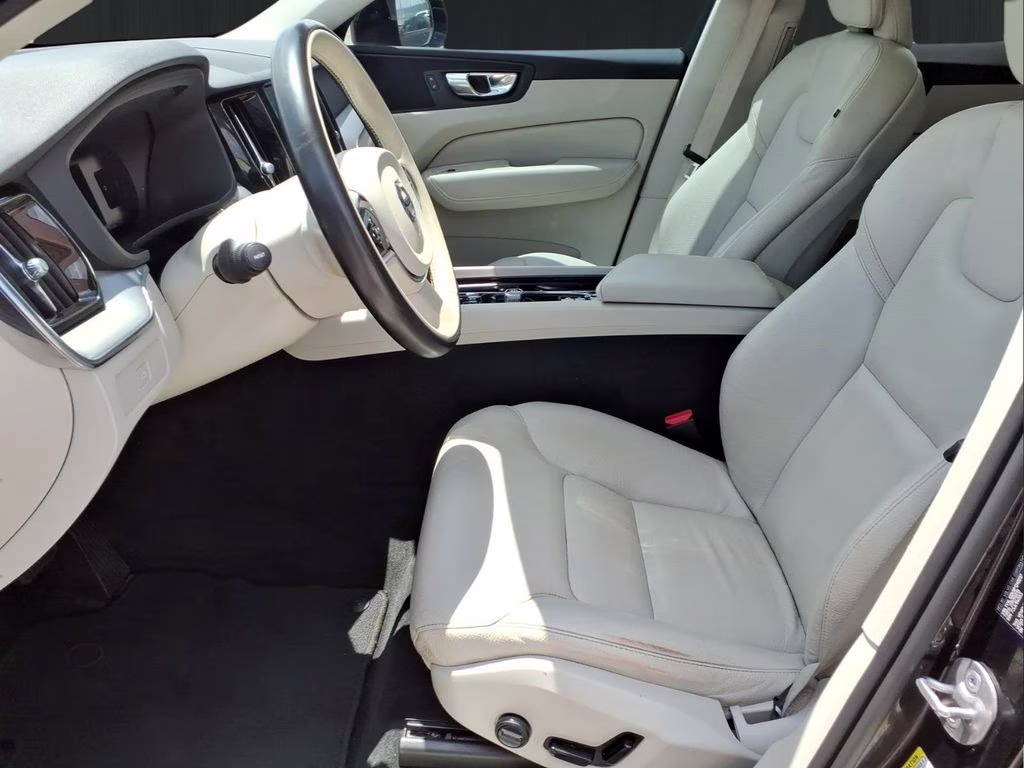 2023 BLACK STONE Volvo XC60 Core FWD SUV