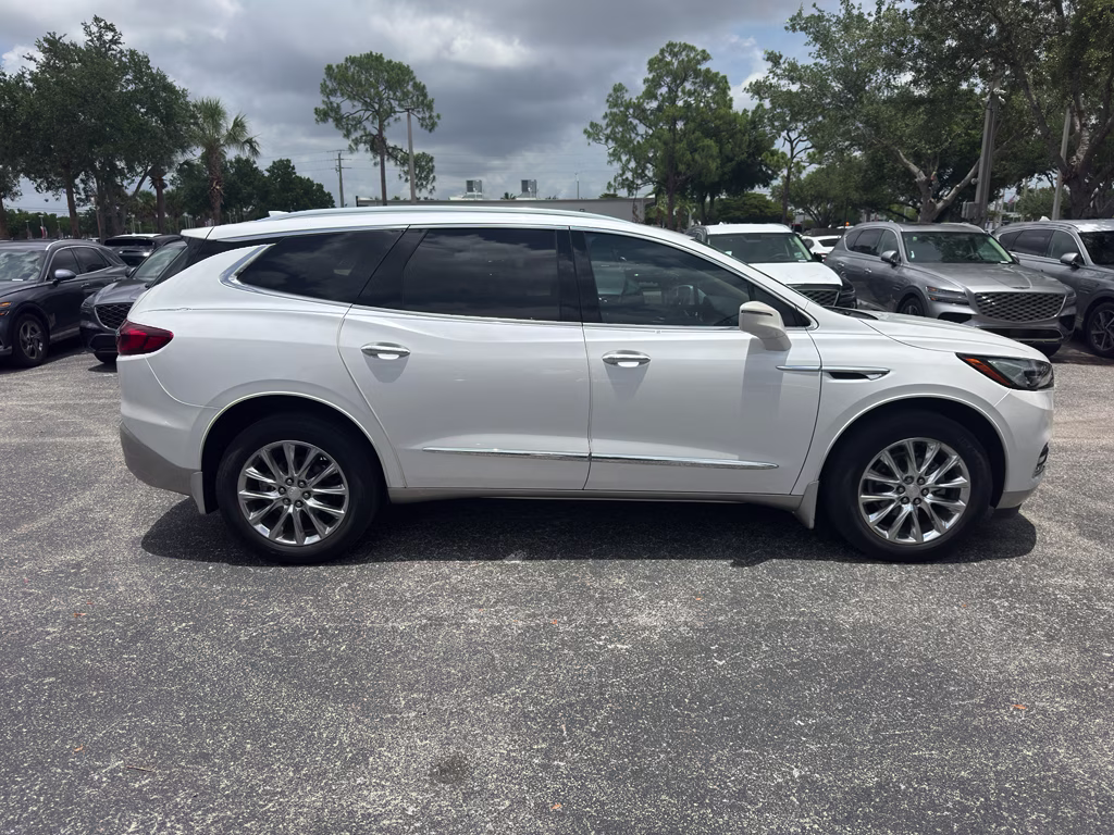 2020 White Frost Tricoat Buick Enclave Essence FWD SUV