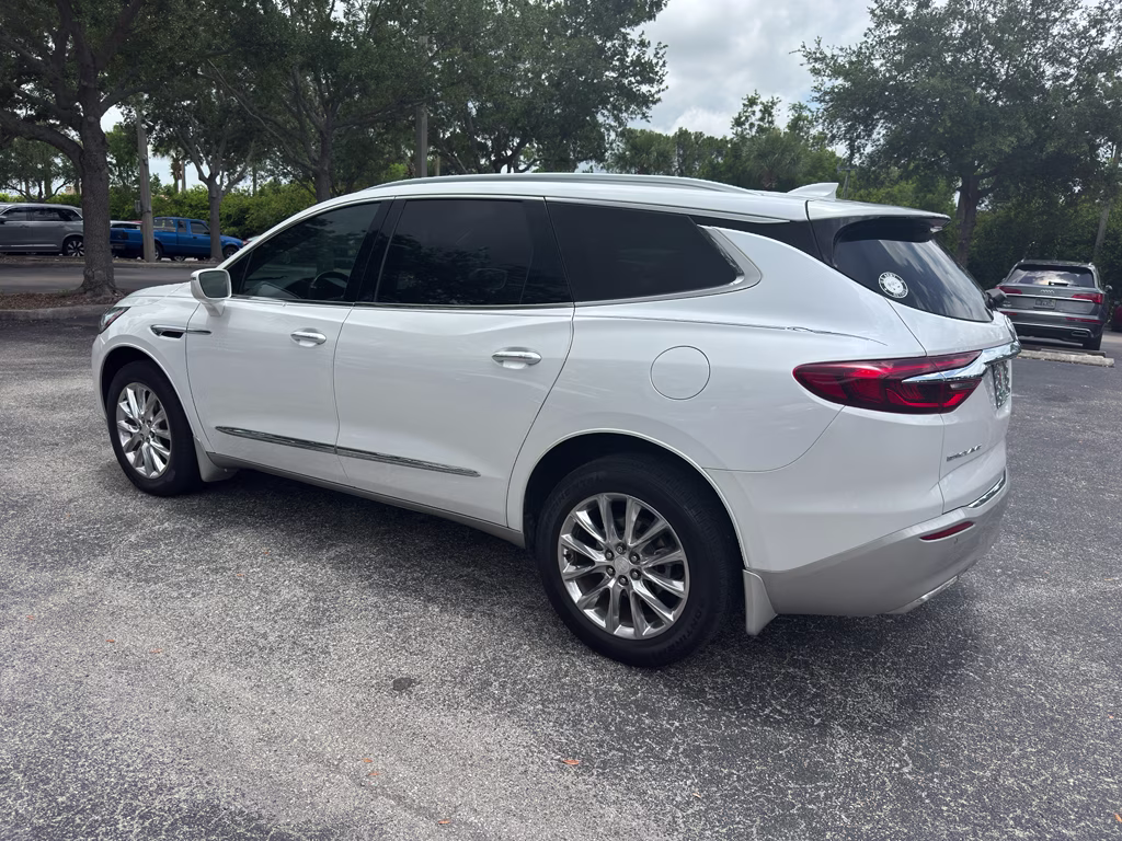 2020 White Frost Tricoat Buick Enclave Essence FWD SUV