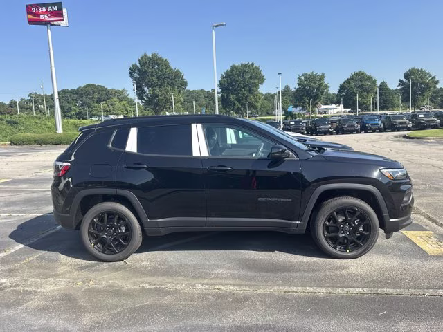 2026 Diamond Black Crystal Pearlcoat Jeep Compass Latitude Altitude 4X4 SUV