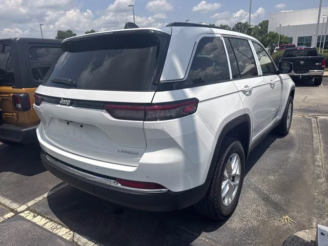 2026 Bright White Clearcoat Jeep Grand Cherokee Laredo RWD SUV