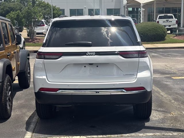 2026 Bright White Clearcoat Jeep Grand Cherokee Laredo RWD SUV