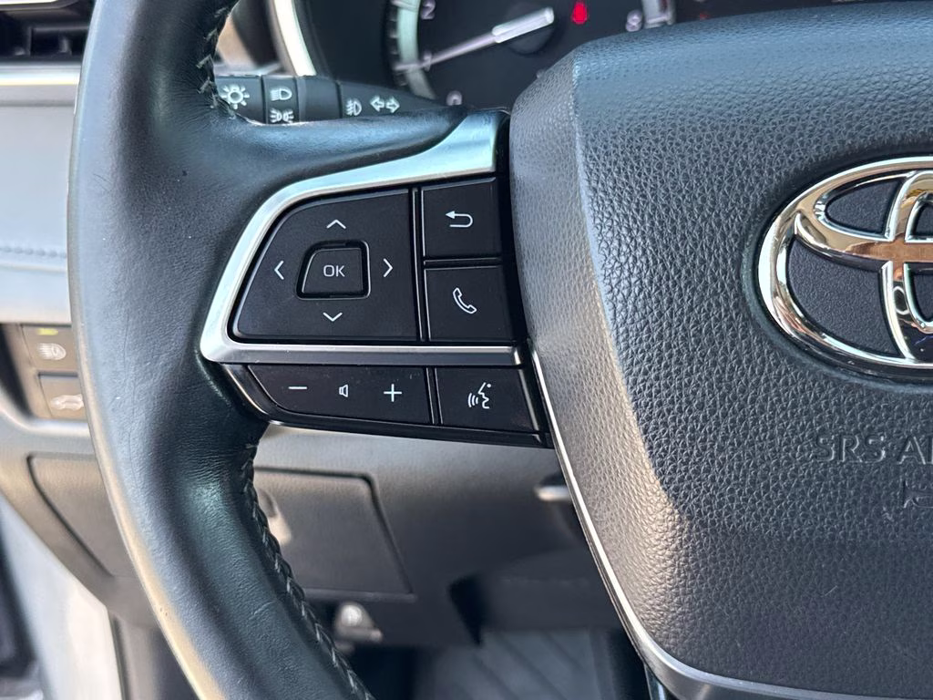 2021 Moon Dust Toyota Highlander XLE FWD SUV