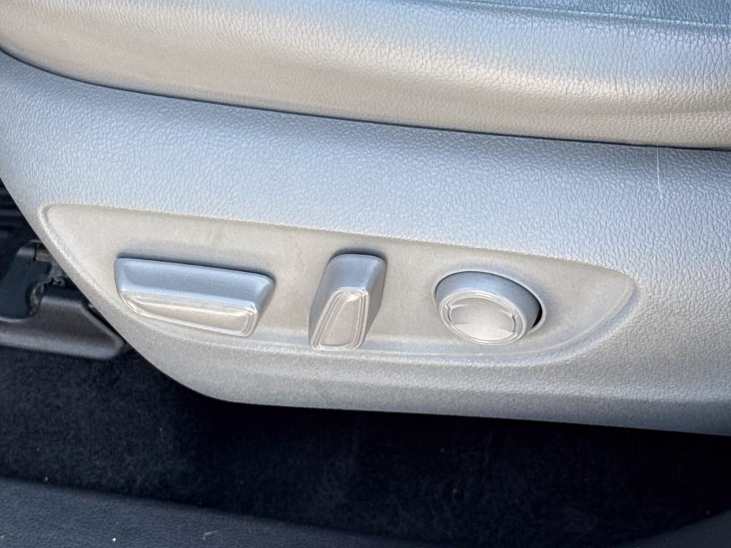 2021 Moon Dust Toyota Highlander XLE FWD SUV