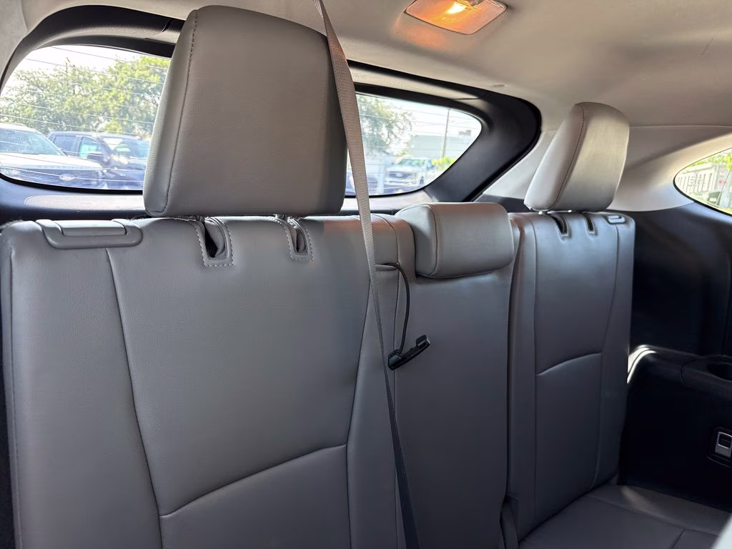 2021 Moon Dust Toyota Highlander XLE FWD SUV