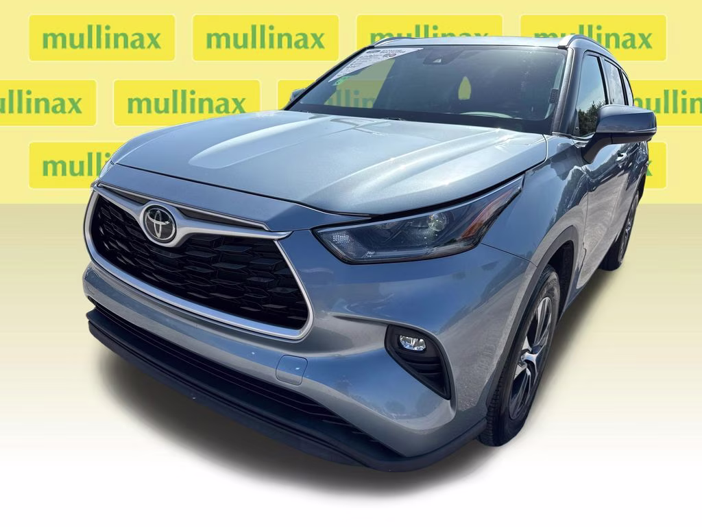 2021 Moon Dust Toyota Highlander XLE FWD SUV