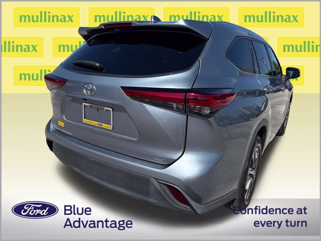 2021 Moon Dust Toyota Highlander XLE FWD SUV