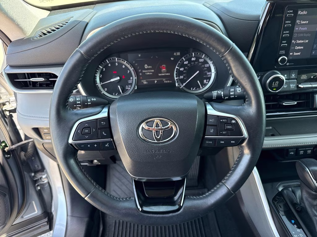 2021 Moon Dust Toyota Highlander XLE FWD SUV