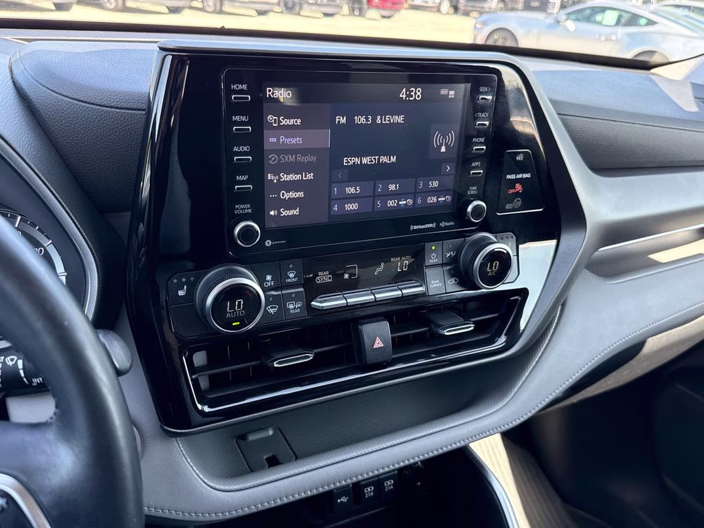 2021 Moon Dust Toyota Highlander XLE FWD SUV