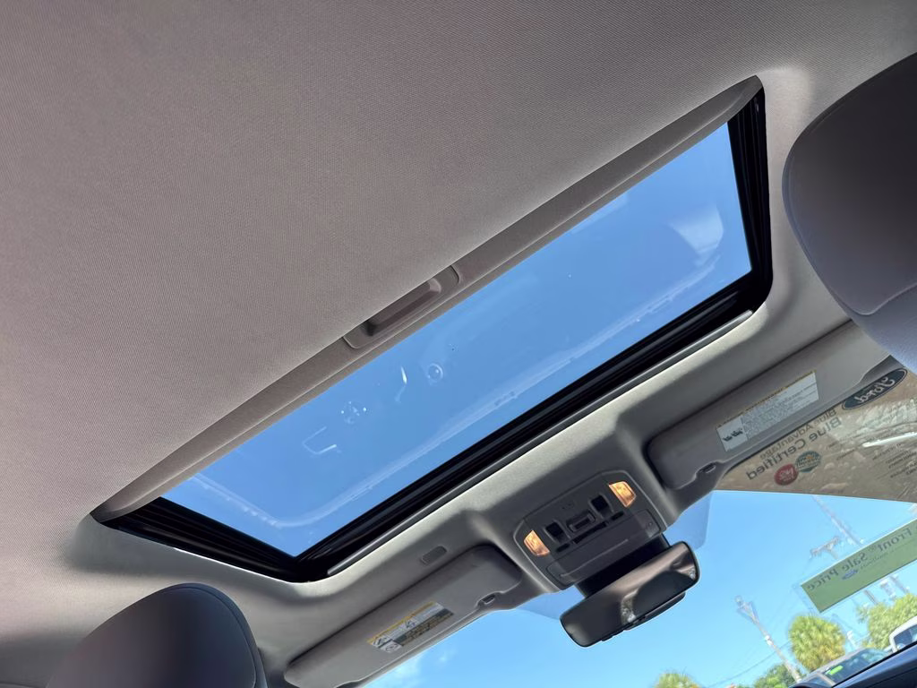 2021 Moon Dust Toyota Highlander XLE FWD SUV