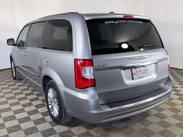 2015 Billet Silver Metallic Clearcoat Chrysler Town & Country Touring-L FWD Van