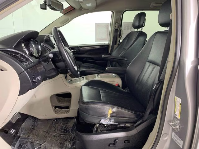 2015 Billet Silver Metallic Clearcoat Chrysler Town & Country Touring-L FWD Van