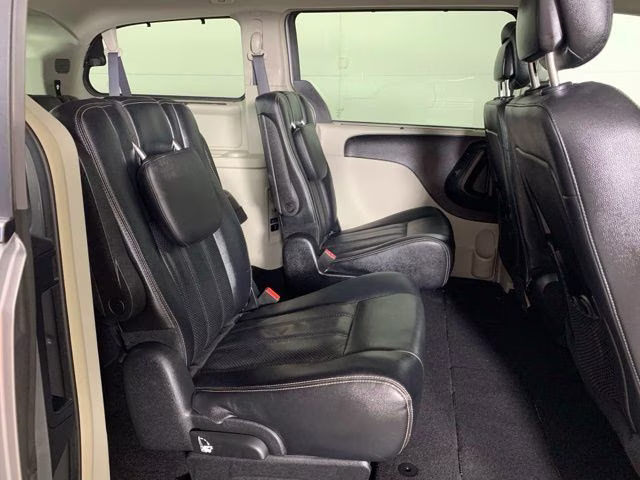 2015 Billet Silver Metallic Clearcoat Chrysler Town & Country Touring-L FWD Van