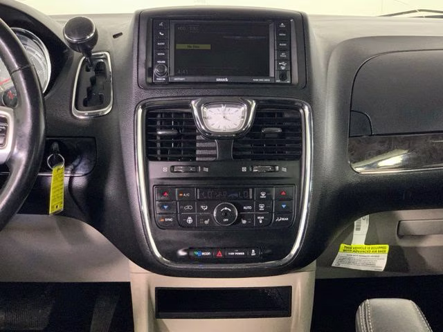 2015 Billet Silver Metallic Clearcoat Chrysler Town & Country Touring-L FWD Van