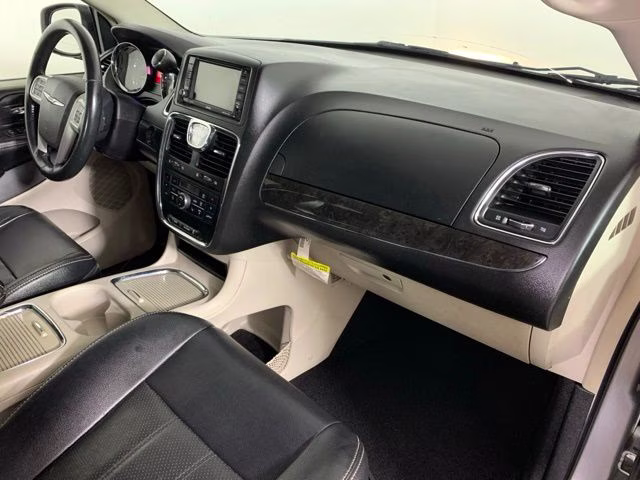 2015 Billet Silver Metallic Clearcoat Chrysler Town & Country Touring-L FWD Van