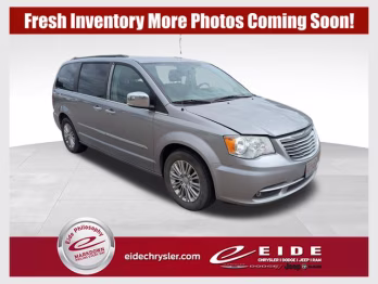 2015 Billet Silver Metallic Clearcoat Chrysler Town & Country Touring-L FWD Van