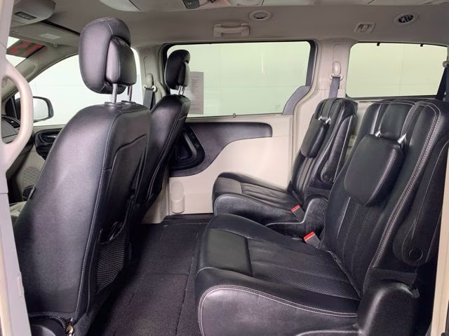 2015 Billet Silver Metallic Clearcoat Chrysler Town & Country Touring-L FWD Van