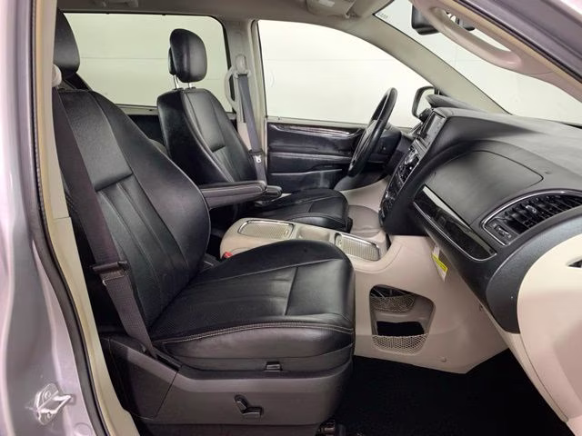 2015 Billet Silver Metallic Clearcoat Chrysler Town & Country Touring-L FWD Van
