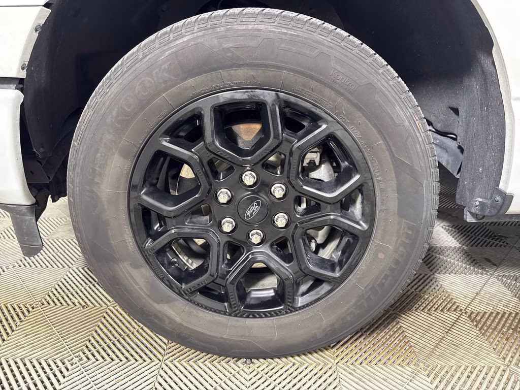 2024 Avalanche Ford F-150 XLT RWD Truck