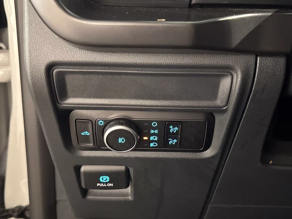 2024 Avalanche Ford F-150 XLT RWD Truck