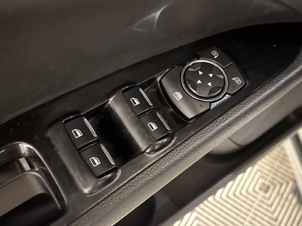 2016 Ingot Silver Ford Fusion SE FWD Sedan