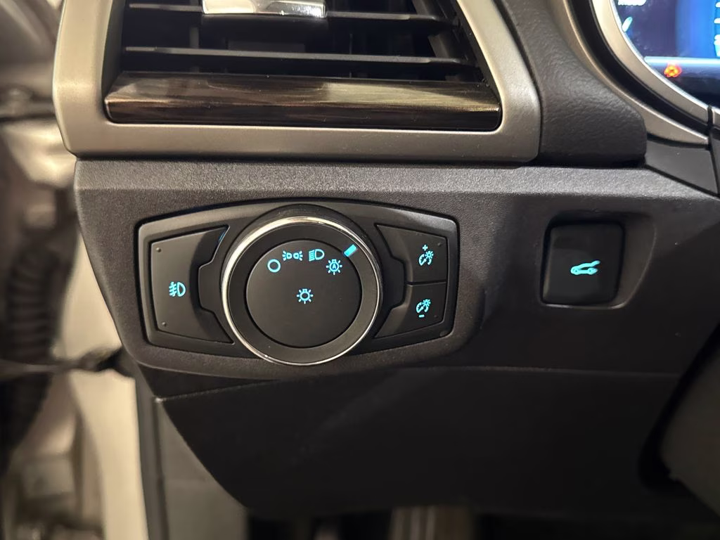 2016 Ingot Silver Ford Fusion SE FWD Sedan