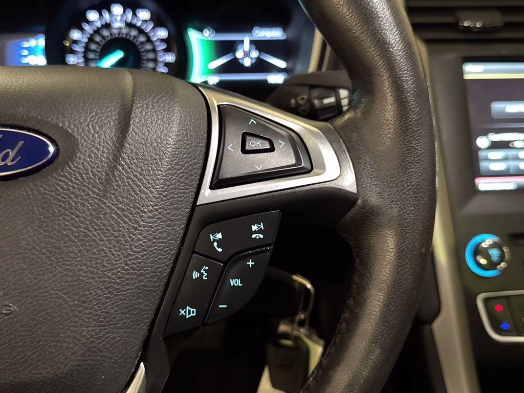 2016 Ingot Silver Ford Fusion SE FWD Sedan