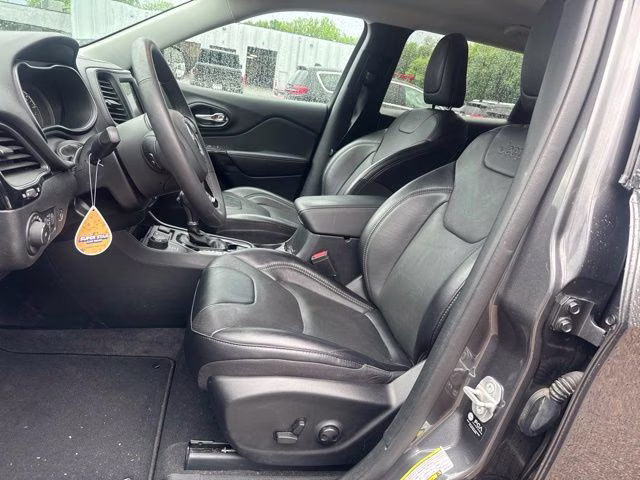 2023 Granite Crystal Metallic Clearcoat Jeep Cherokee Altitude 4X4 SUV
